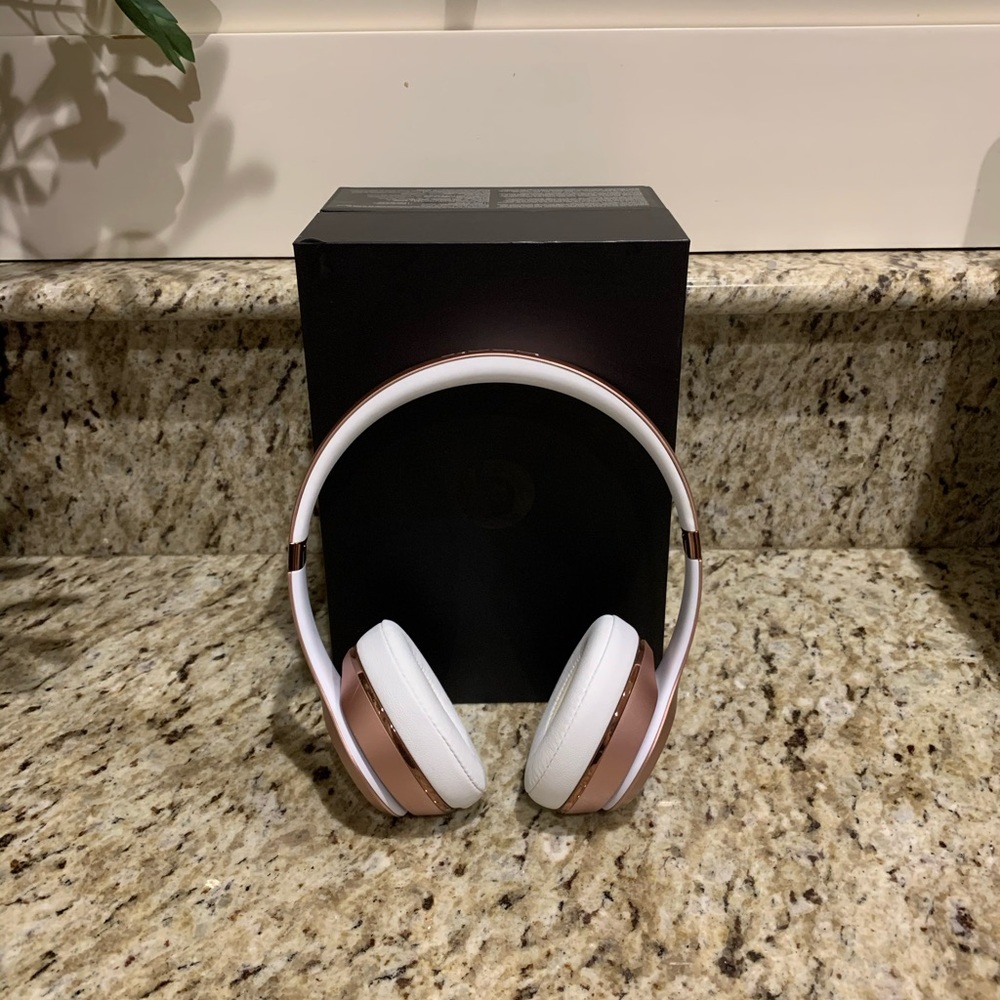 beats solo3 wireless rose gold